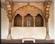 Diwan-I-Aam, là où était le Trone du Paon - Diwan-I-Aam, where the Peacock Throne stood