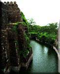 Douve et muraille - Wall and moat