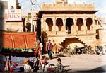 Raj Mahal square! Place du Raj Mahal!