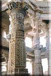 Adinath Temple pillars! Colonnes du temple de Bhagwan Adinath!