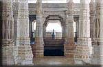 Adinath Temple pillars! Colonnes du temple de Bhagwan Adinath!