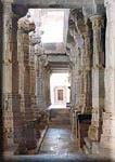 Adinath Temple pillars! Colonnes du temple de Bhagwan Adinath!